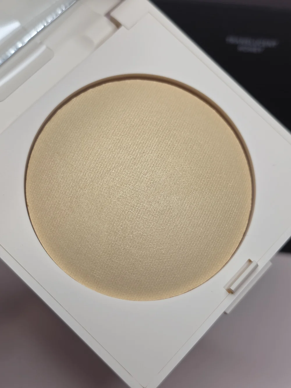 Laura Mercier Real Flawless Luminous Perfecting Pressed Powder Translucent Honey